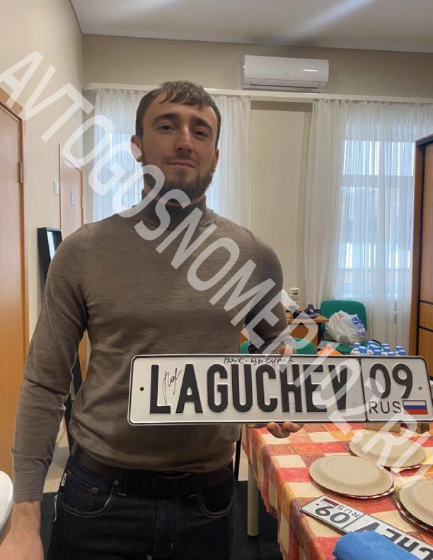 Султан Лагучев в салоне Автогосномер102
